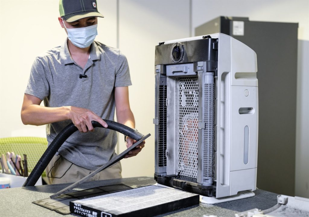 vệ sinh máy lọc không khí